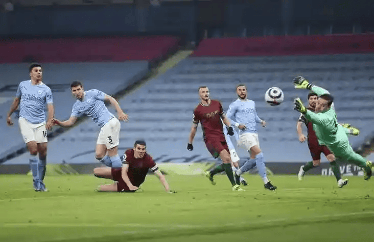 开云-包含转折点纽卡斯尔再遭质疑，英超冲刺阶段攻防权衡，悬念犹存，更衣室氛围转暖的词条