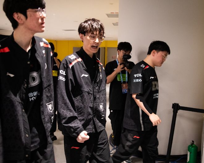 开云-包含Uzi在美国队比赛中挺进下一轮，关键助攻引发热议！的词条